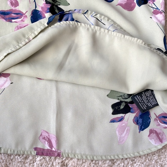 Le Chateau | Floral Top - Picture 6 of 7